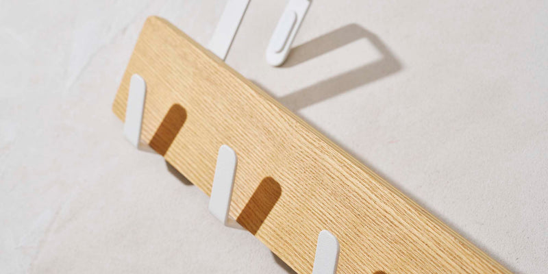 Over-the-door rack in white steel and wood. Close up image for storage collection cover