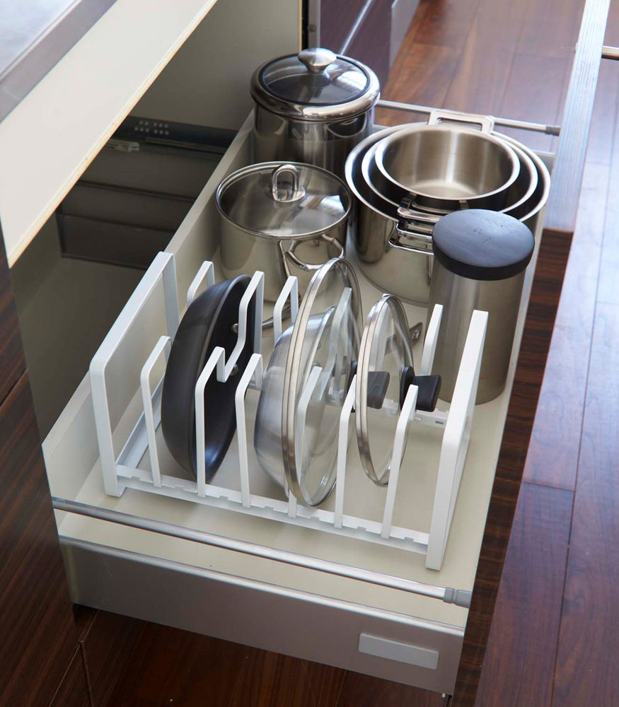 View 4 - Adjustable white steel pot lid and frying pan organizer.