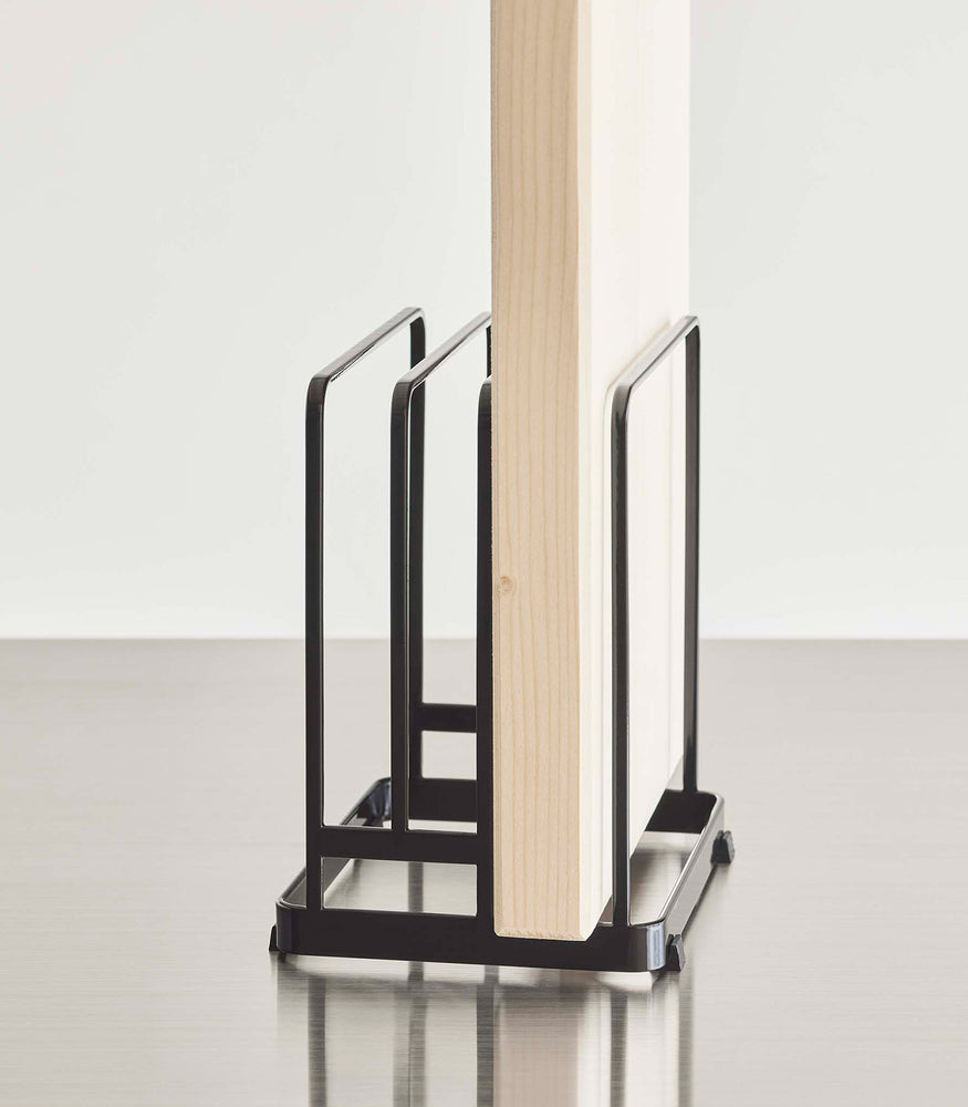 View 16 - Close up of black Yamazaki Round Cutting Board Stand with a rectangular cutting board