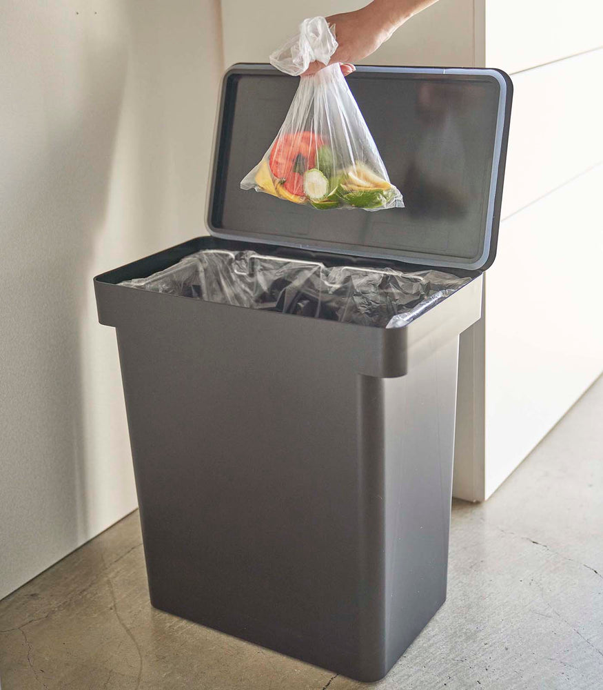 Rolling Trash Can/Recycling Can